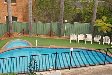 Sapphire Waters Motor Inn - Accommodation Main Beach 3