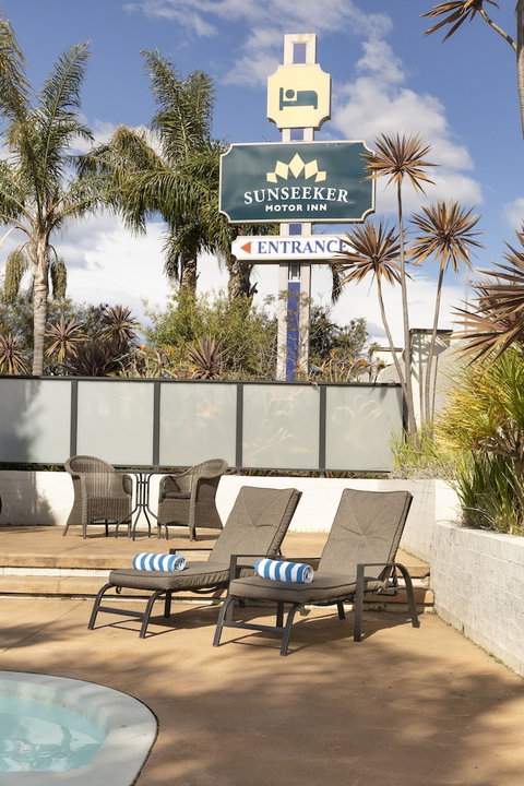 Sunseeker Motor Inn - Accommodation Main Beach 2
