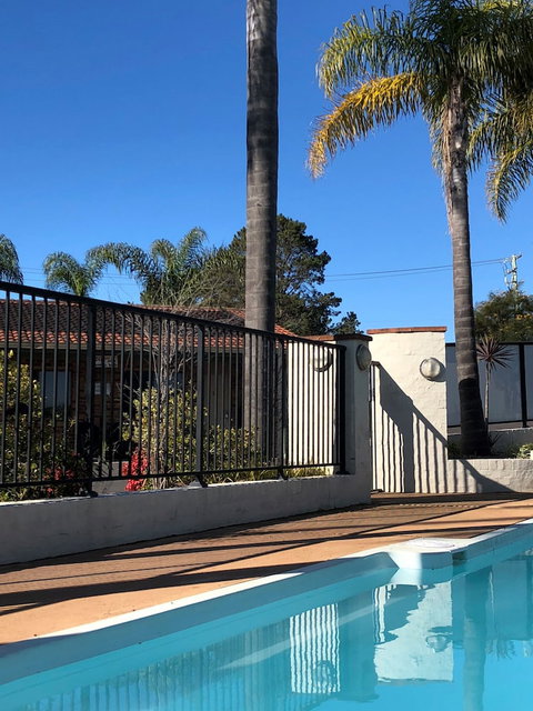 Sunseeker Motor Inn - Accommodation Main Beach 1