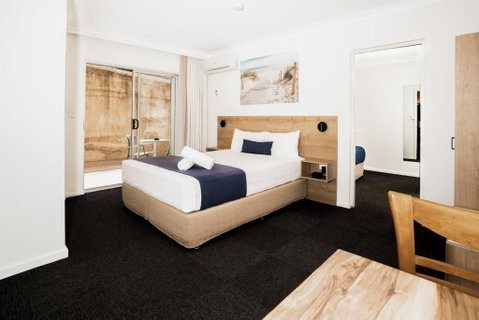 Caribbean Motel - Accommodation Main Beach 2