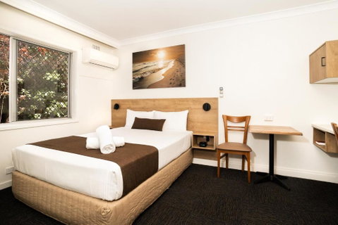 Caribbean Motel - Accommodation Main Beach 3
