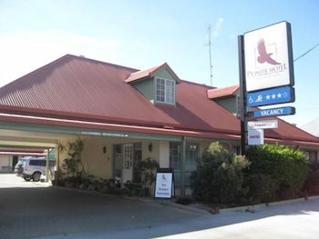 Pioneer Motel - Accommodation Main Beach 2