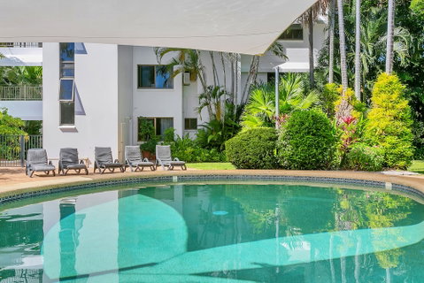 Roydon Beachfront Apartments - Accommodation Main Beach 3