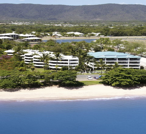 Roydon Beachfront Apartments - Accommodation Main Beach 1