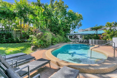Roydon Beachfront Apartments - Accommodation Main Beach 4