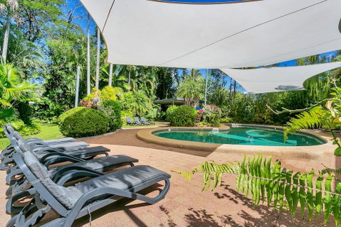 Roydon Beachfront Apartments - Accommodation Main Beach 2