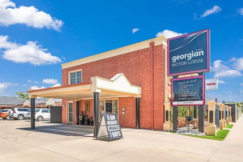 The Georgian Motor Lodge - Accommodation Main Beach 2