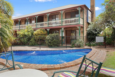 The Settlement Historic Hotel - Accommodation Main Beach 4