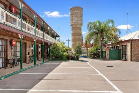 The Settlement Historic Hotel - Accommodation Main Beach 3