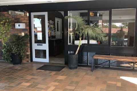 Matador Motor Inn - Accommodation Main Beach 1