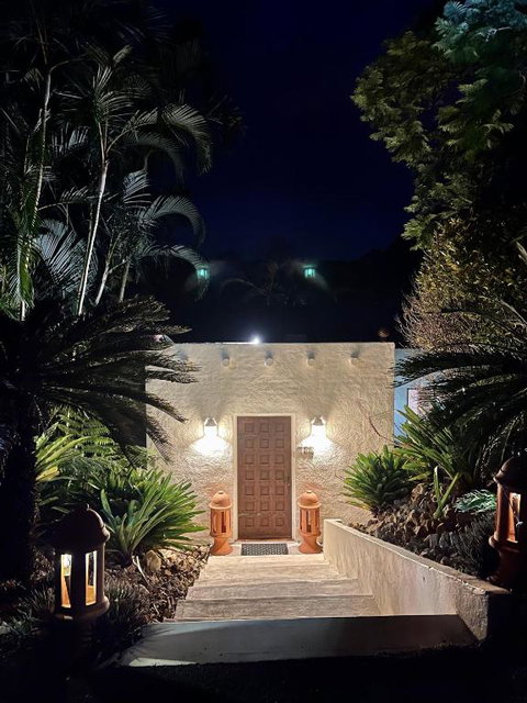 Sensom Luxury Bed & Breakfast - Accommodation Main Beach 6