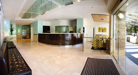 Hyde Park Inn - Accommodation Main Beach 2