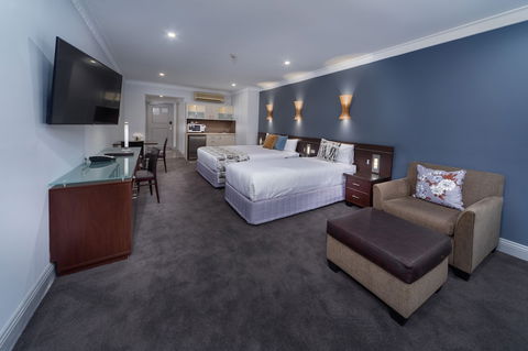 Hyde Park Inn - Accommodation Main Beach 4