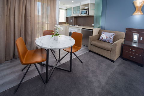 Hyde Park Inn - Accommodation Main Beach 6