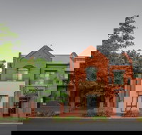 Majestic Old Lion Apartments - Accommodation Main Beach