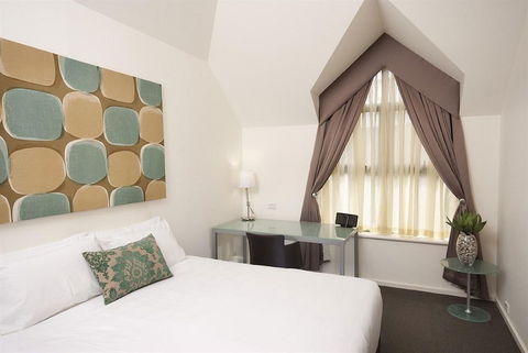 Majestic Old Lion Apartments - Accommodation Main Beach 4