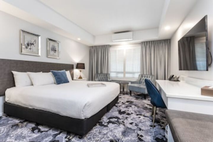 Hamilton QLD Accommodation Main Beach