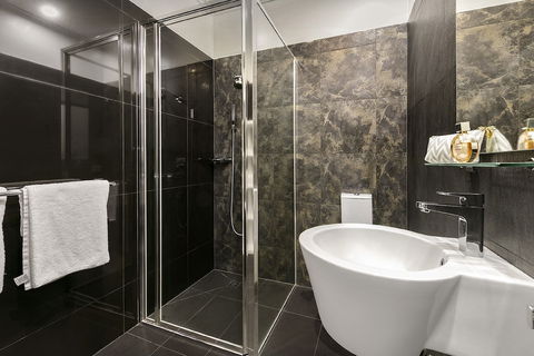 Quest Savoy - Accommodation Main Beach 5