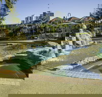 Paradise Island Resort - Accommodation Main Beach