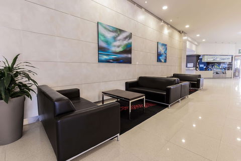 Oaks Glenelg Plaza Pier Suites - Accommodation Main Beach 5
