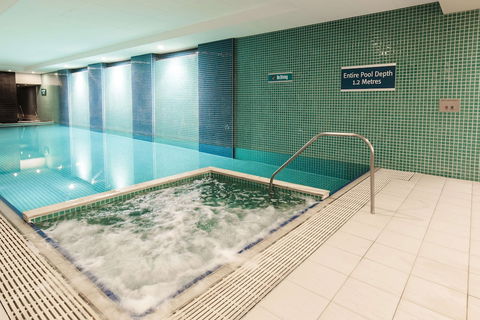 Oaks Glenelg Plaza Pier Suites - Accommodation Main Beach 2