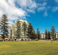 Oaks Glenelg Liberty Suites - Accommodation Main Beach