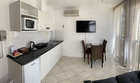 Ensenada Motor Inn And Suites - Accommodation Main Beach 6