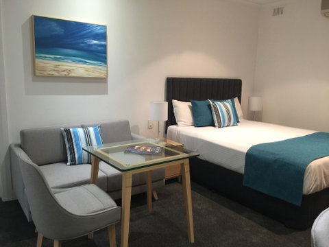 Ensenada Motor Inn And Suites - Accommodation Main Beach 4