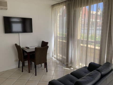 Ensenada Motor Inn And Suites - Accommodation Main Beach 5
