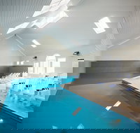 Deep Blue Hotel  Hot Springs - Accommodation Main Beach