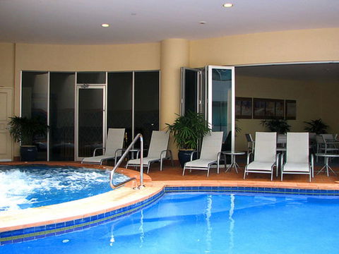 Macarthur Chambers - Accommodation Main Beach 1