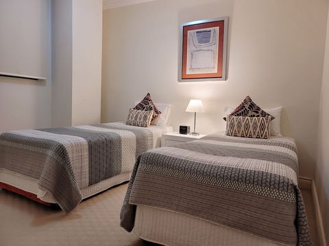 Macarthur Chambers - Accommodation Main Beach 2
