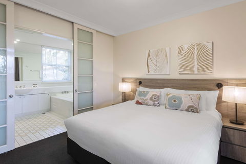 Oaks Cypress Lakes Resort - Accommodation Main Beach 6
