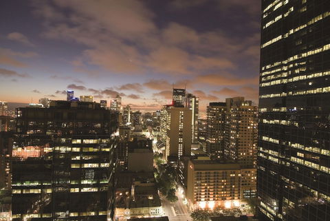 Oaks Melbourne On Lonsdale Suites - Accommodation Main Beach 0