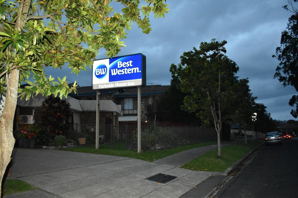 Lowanna NSW Accommodation Main Beach