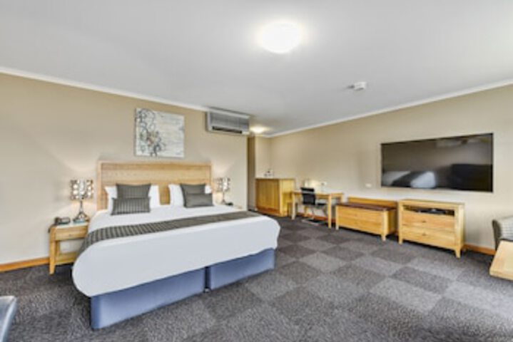 Mount Gambier SA Accommodation Main Beach