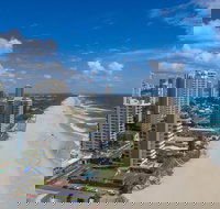 Pacific Views Resort - Accommodation Main Beach