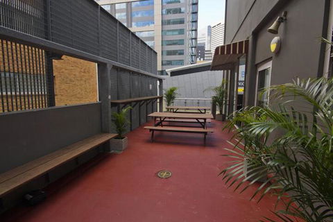 Base Brisbane Embassy - Accommodation Main Beach 4