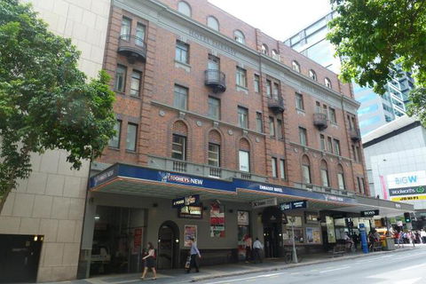 Base Brisbane Embassy - Accommodation Main Beach 6