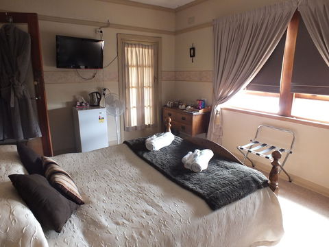 Walcha Royal Accommodation - Accommodation Main Beach 3