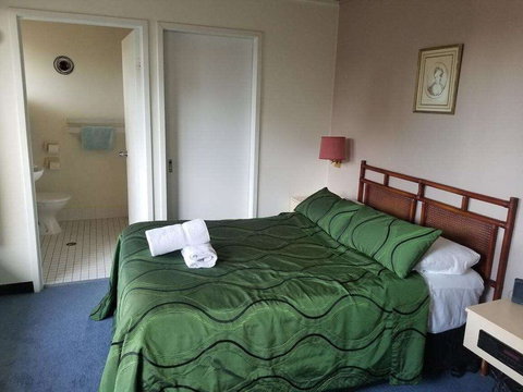 Raceways Motel - Accommodation Main Beach 5