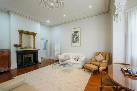Roxburgh House Apartments - Accommodation Main Beach 3