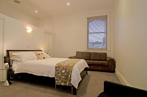 Roxburgh House Apartments - Accommodation Main Beach 4