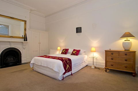 Roxburgh House Apartments - Accommodation Main Beach 2