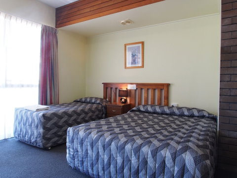 Downtown Motel - Accommodation Main Beach 3