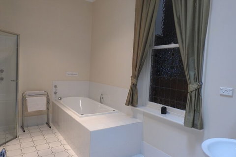 Barossa Best - Accommodation Main Beach 4