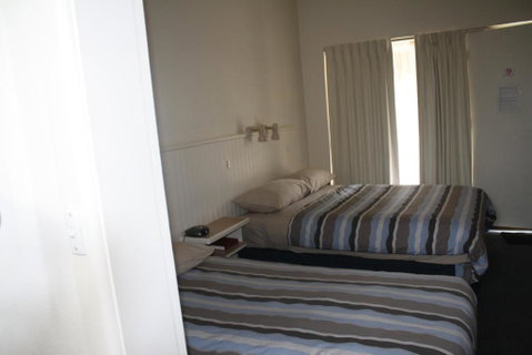 Omeo Motel - Accommodation Main Beach 1