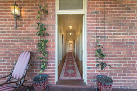 Bairnsdale Bed And Breakfast - Accommodation Main Beach 1