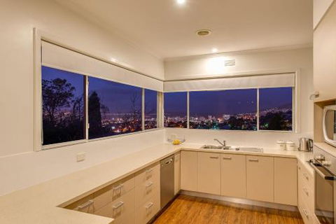 City Lights - Accommodation Main Beach 2