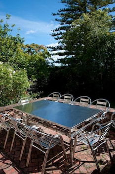 Lowena Cafe And Accommodation - Accommodation Main Beach 4